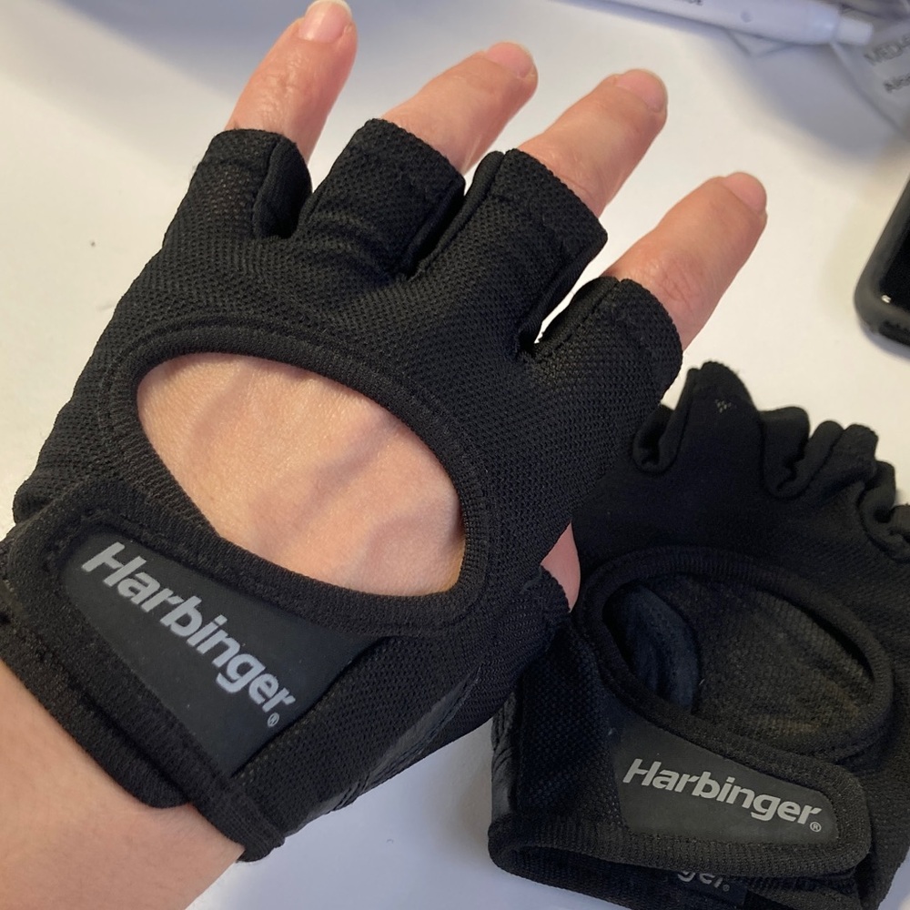 Like new Harbinger genuine leather black lifting gloves womens M